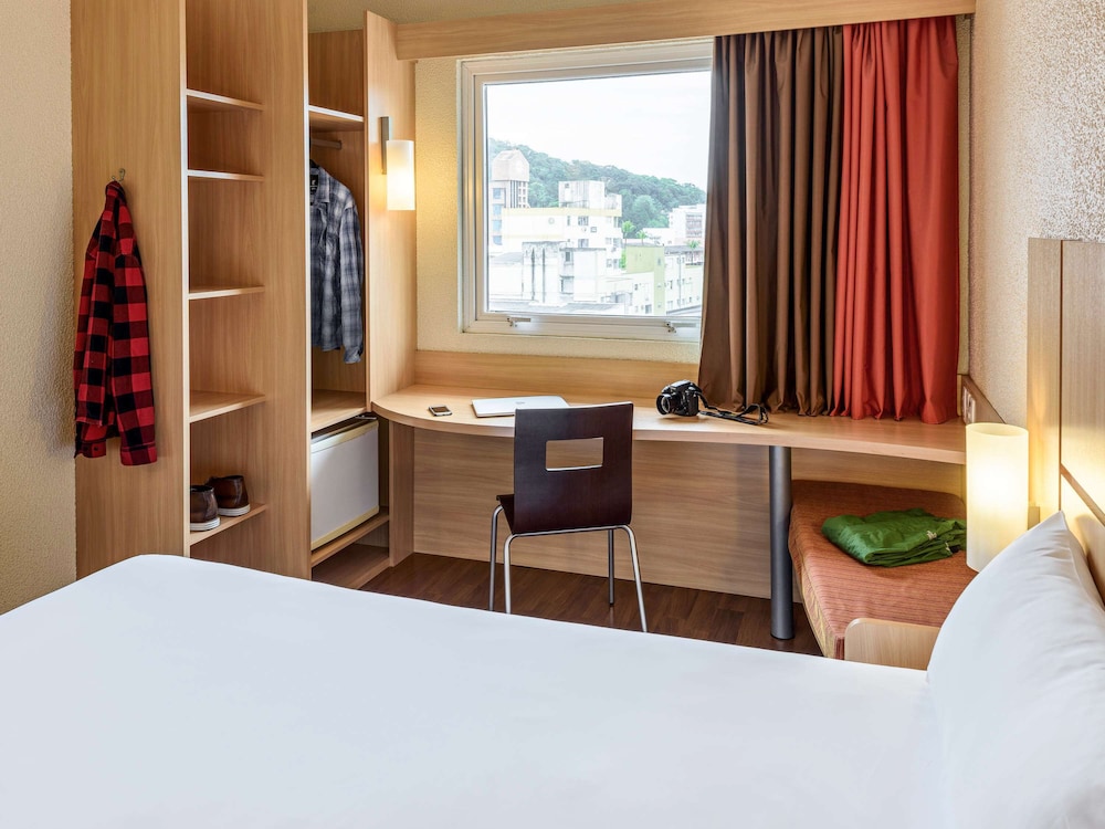 Ibis Blumenau 17/66