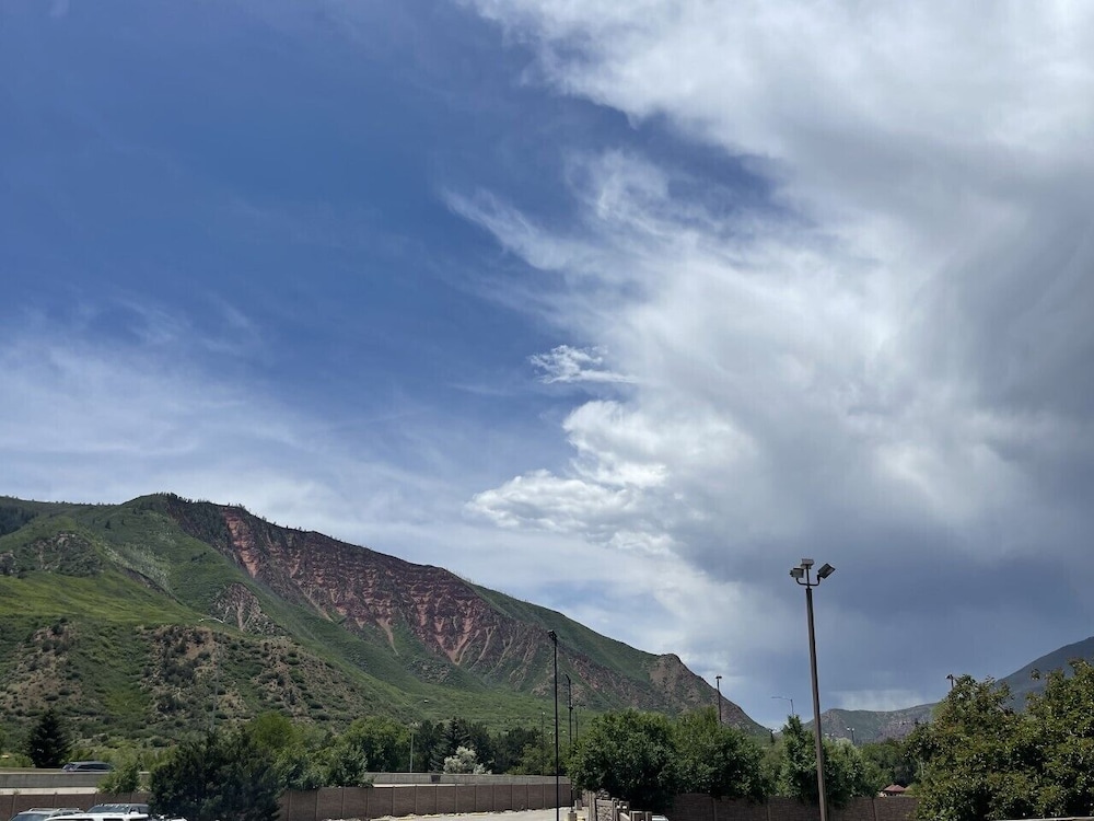 La Quinta Inn & Suites by Wyndham Glenwood Springs 54/56