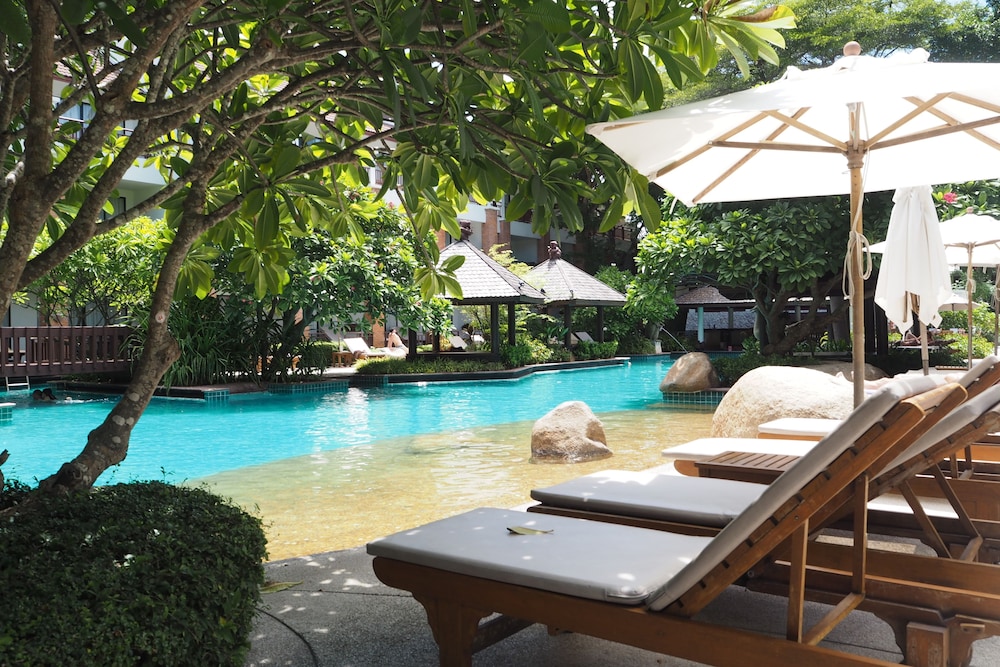 Woodlands Hotel And Resort 10/65