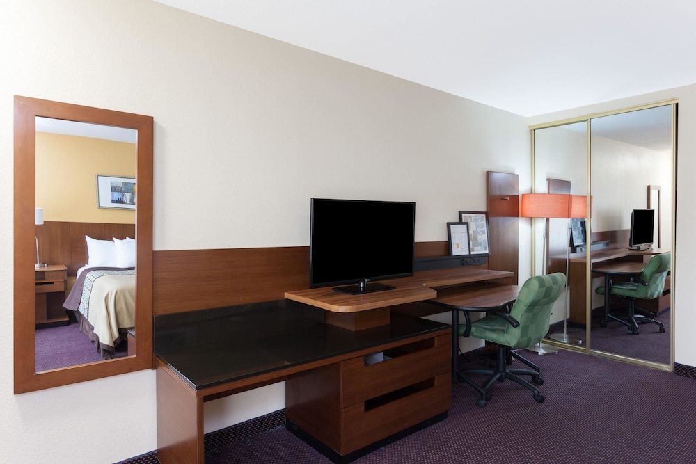 Days Inn by Wyndham Mission Valley/SDSU 17/21