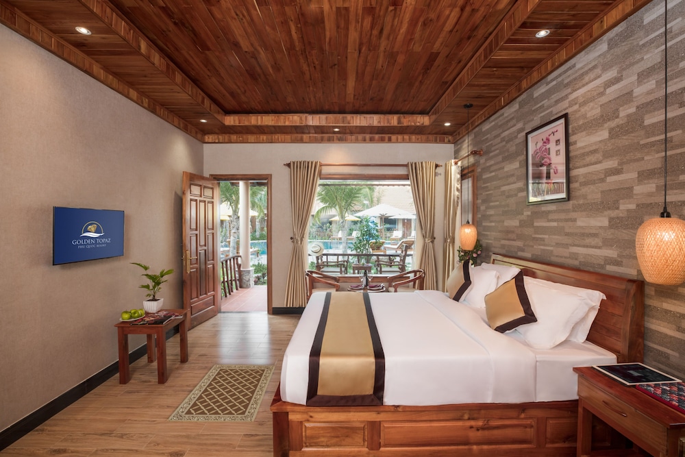 SUPERIOR, BUNGALOW, QUEEN BED, POOL VIEW