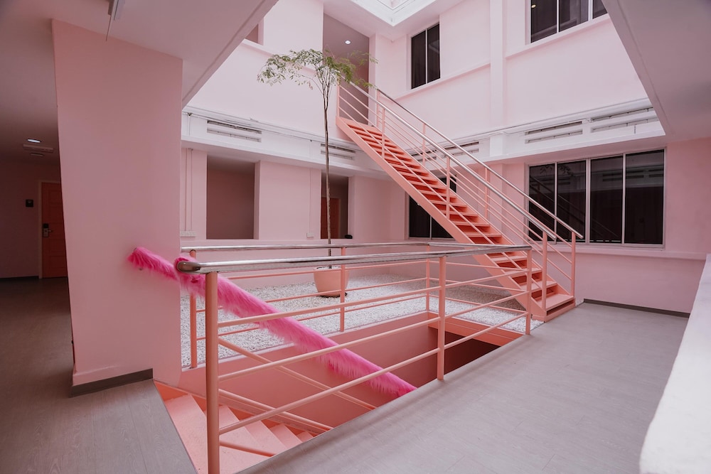 Pink Cabana Hotel 14/78