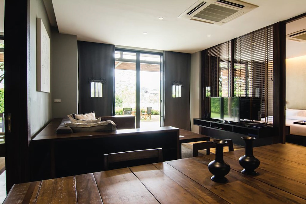 Atta Lakeside Resort Suite 68/81