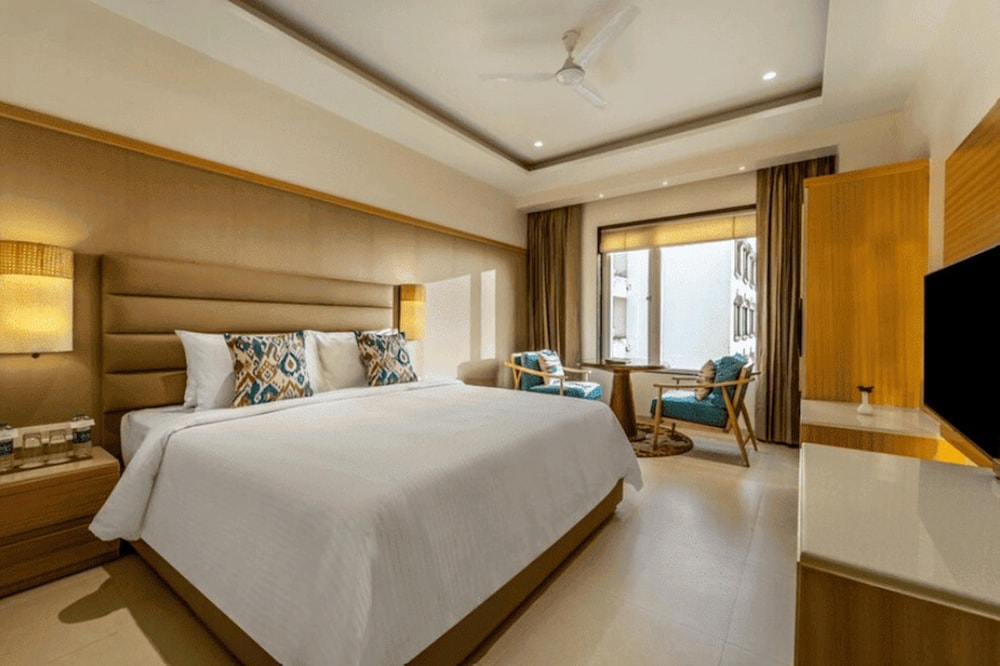 Shyama Sarovar Portico 32/64