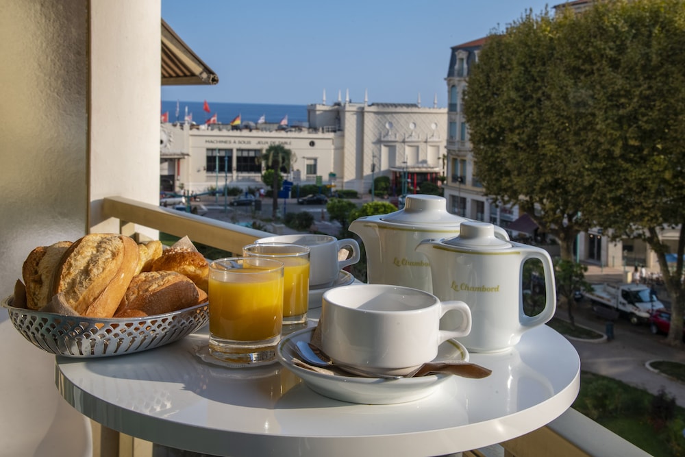 Chambord Hotel Menton 38/44