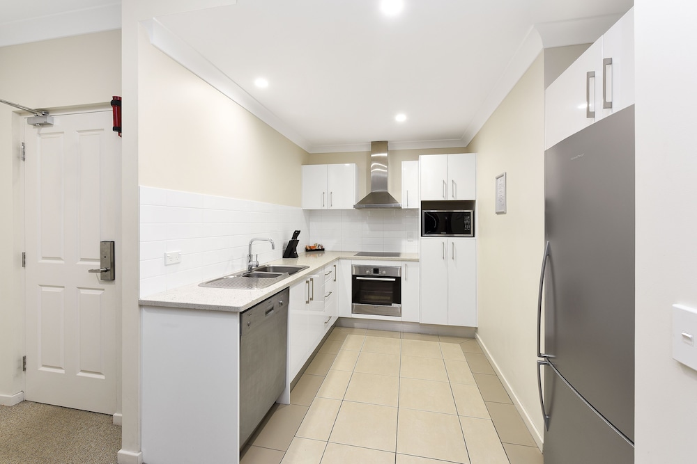 MACQUARIE WATERS BOUTIQUE APARTMENT HOTEL 19/26