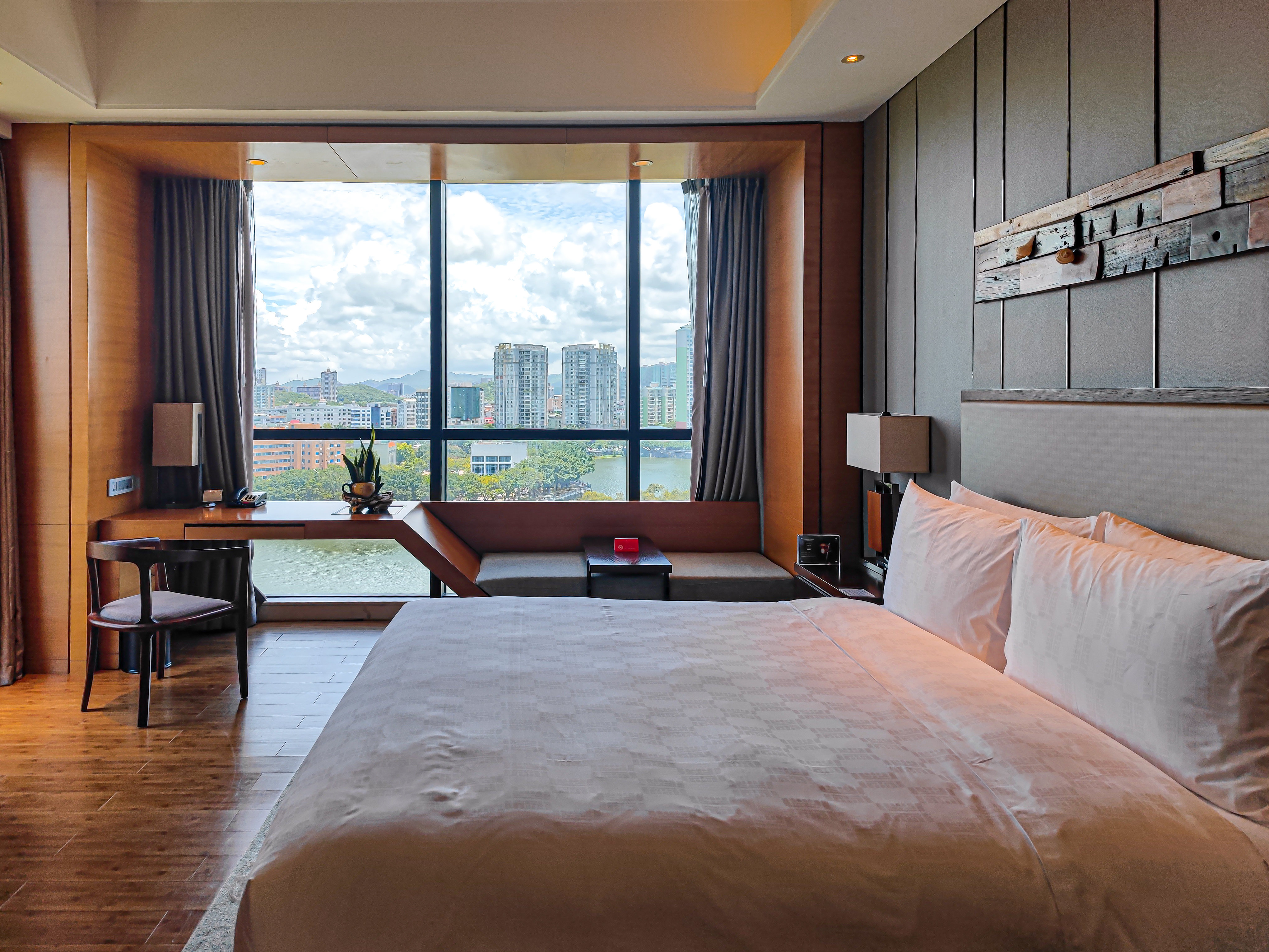 HUALUXE YANGJIANG CITY CENTER 20/79