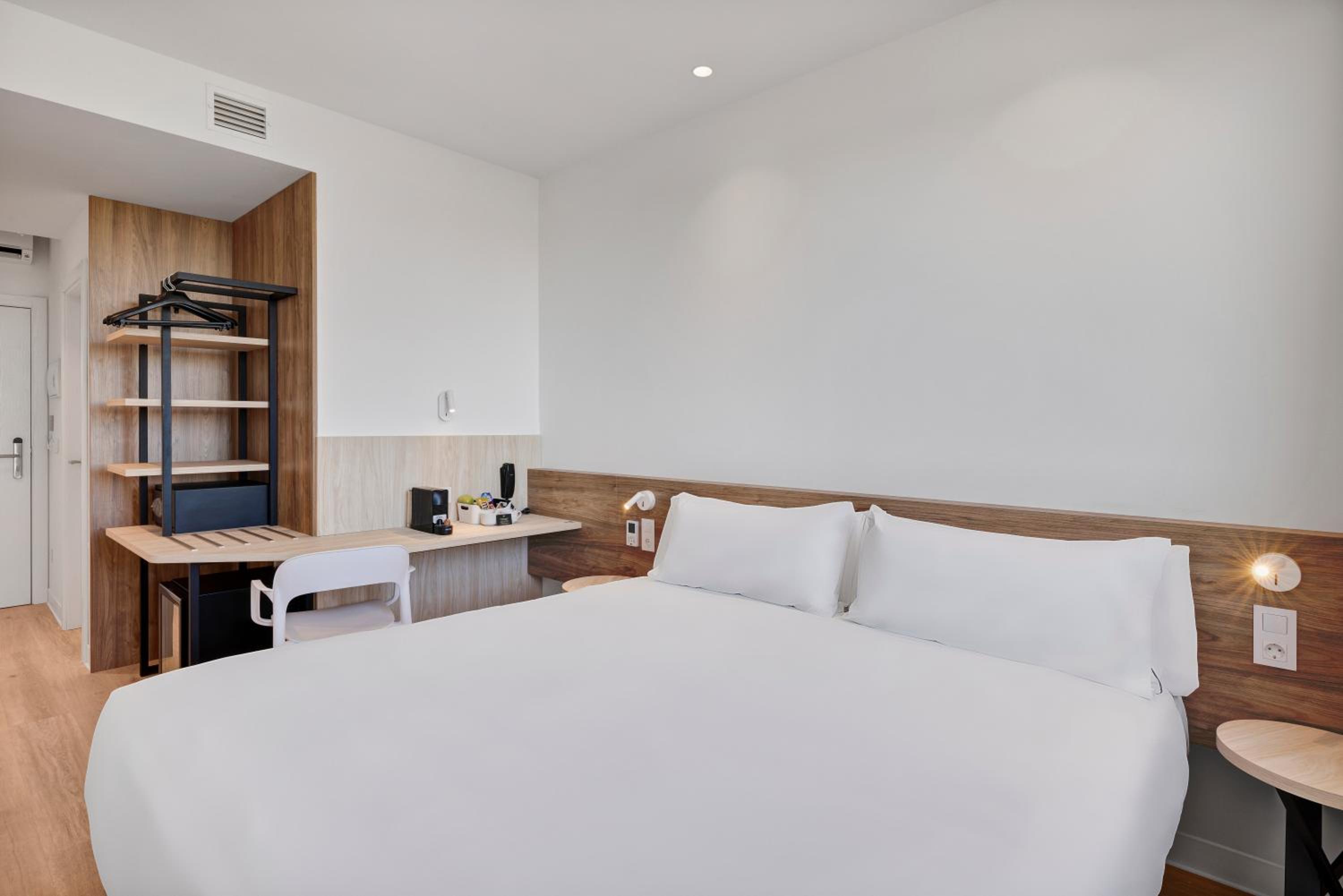 DELUXE, DOUBLE BED