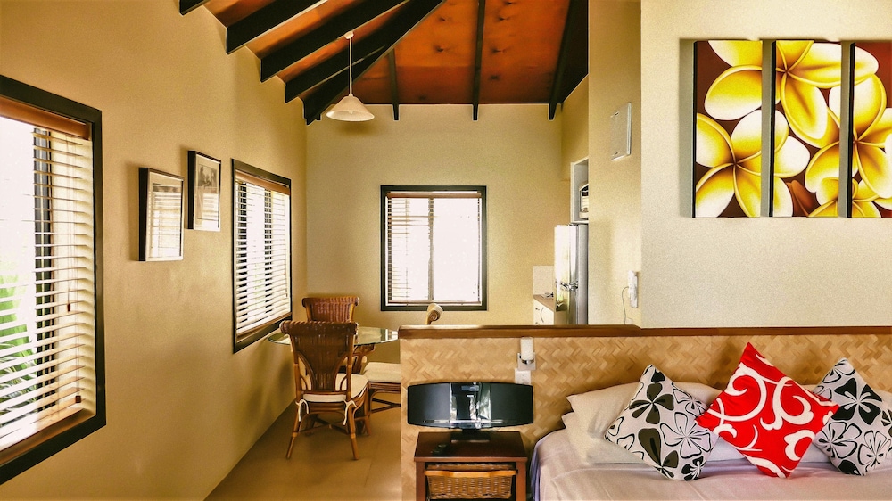 Muri Beach Resort 50/75