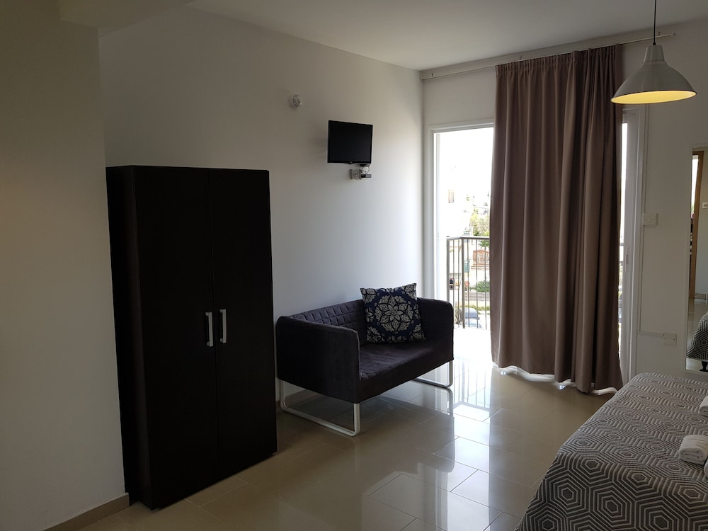 Valentinos Apartments 25/47