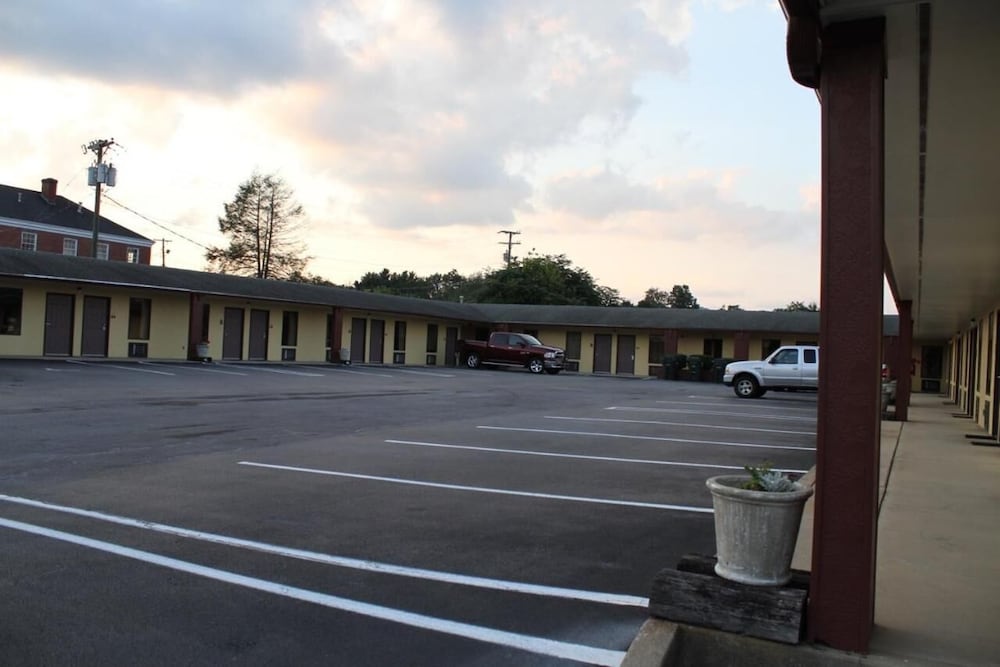 Budget Host Inn 13/24