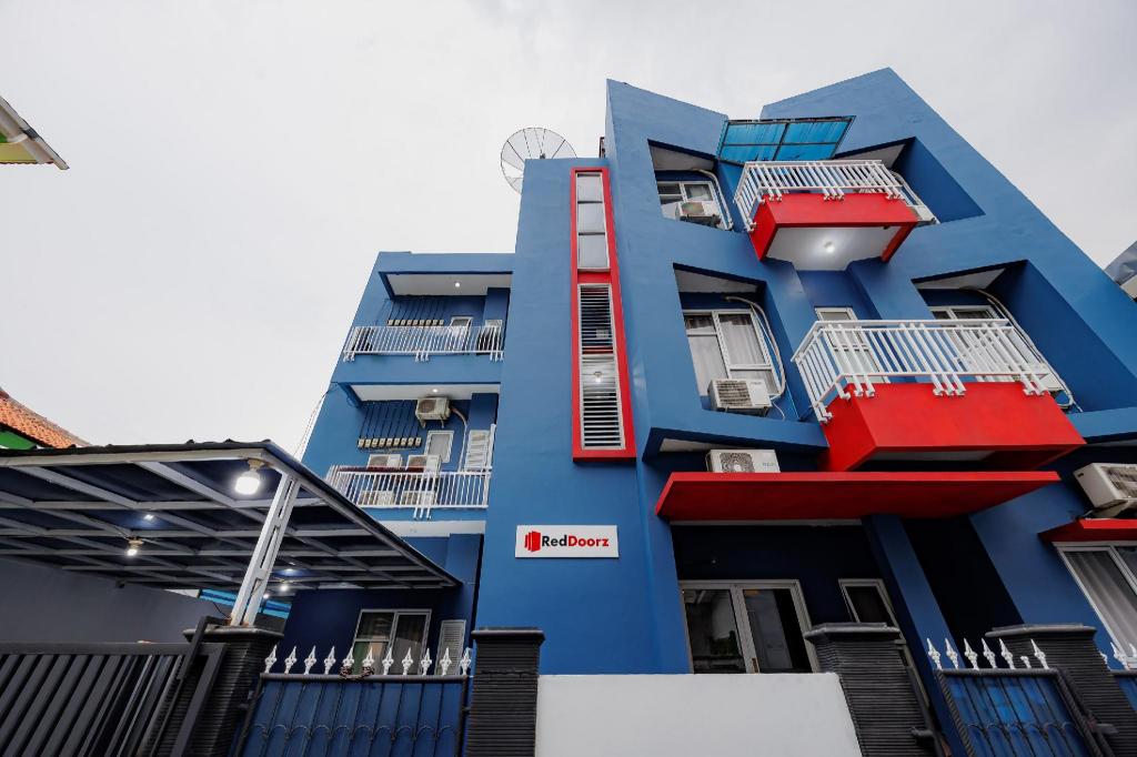 Reddoorz Near Metropolitan Mall Bekasi 1/50