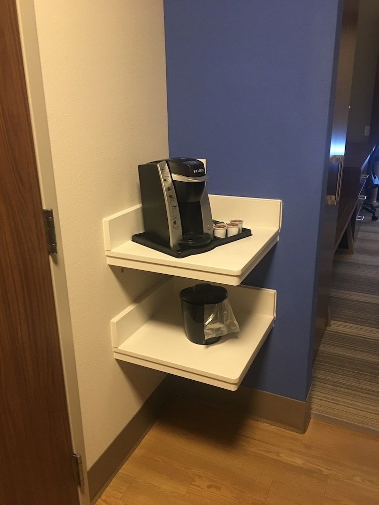 Holiday Inn Express Suites Kingdom City 25/53
