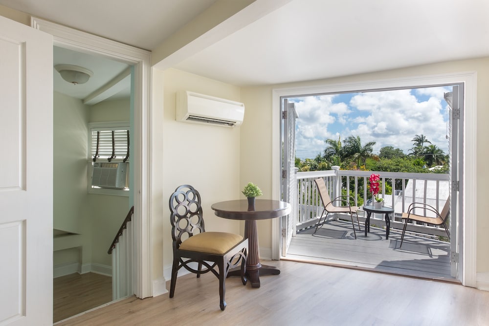 Nyah Key West Adult Only 39/65
