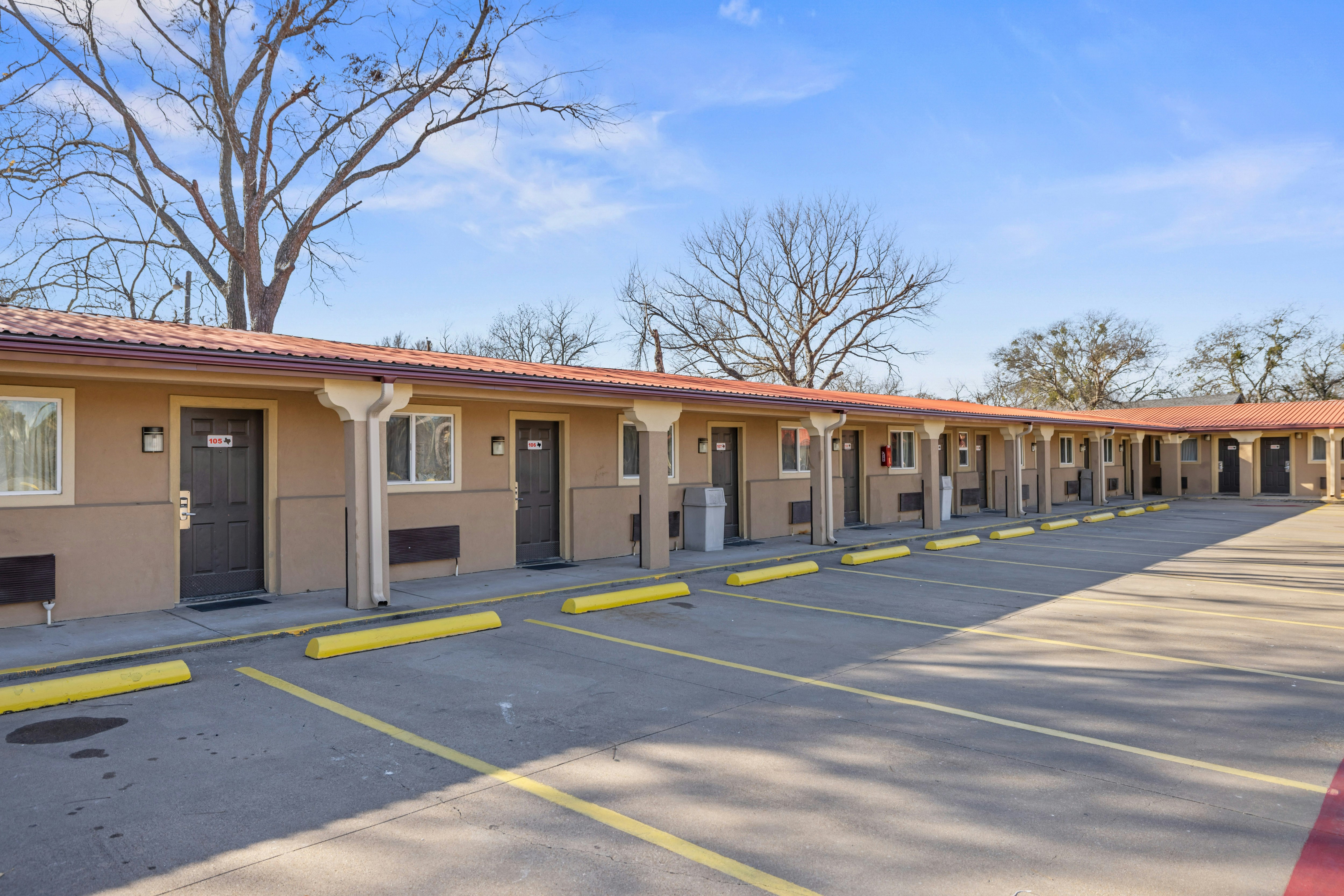 Western Inn by Capital O Cleburne TX 33/60