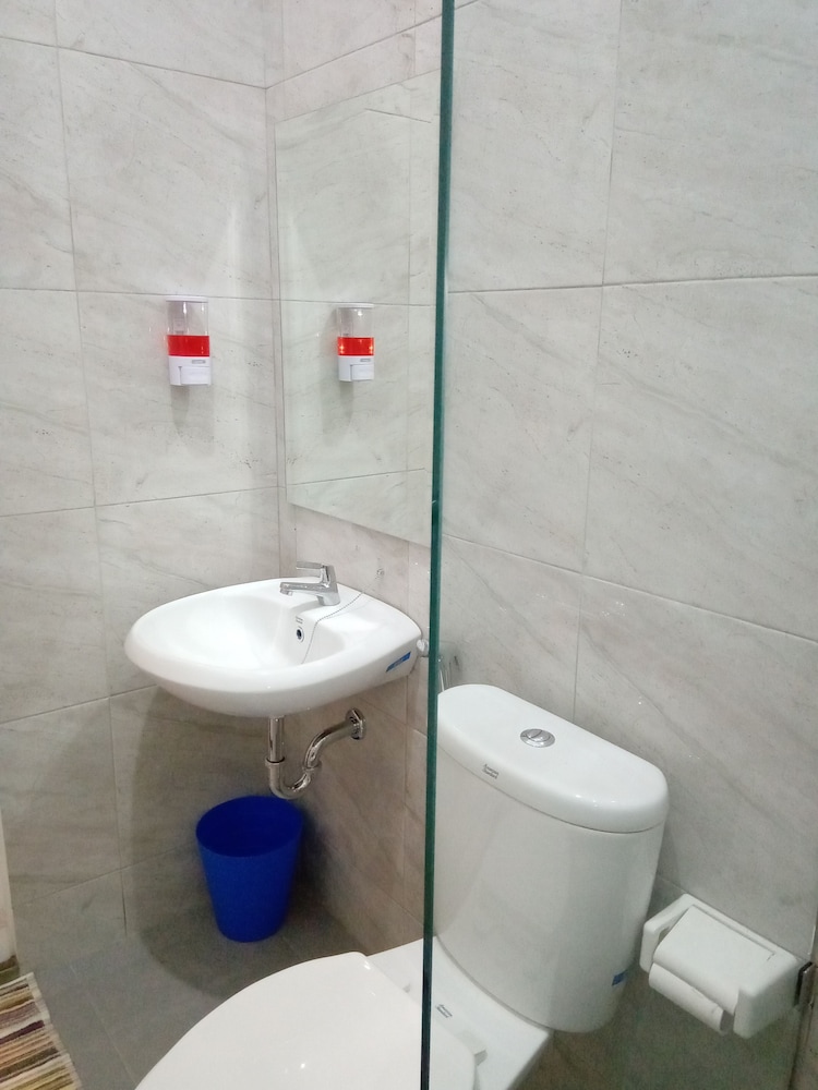 Alzara Hotel Syariah 37/38