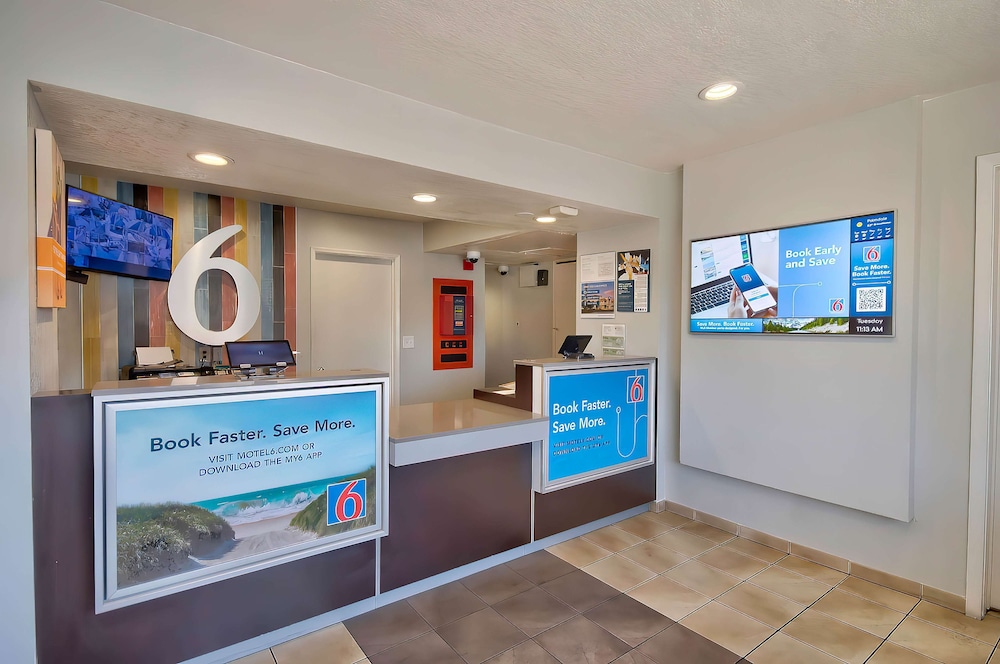 Motel6 Palmdale, CA 13/60