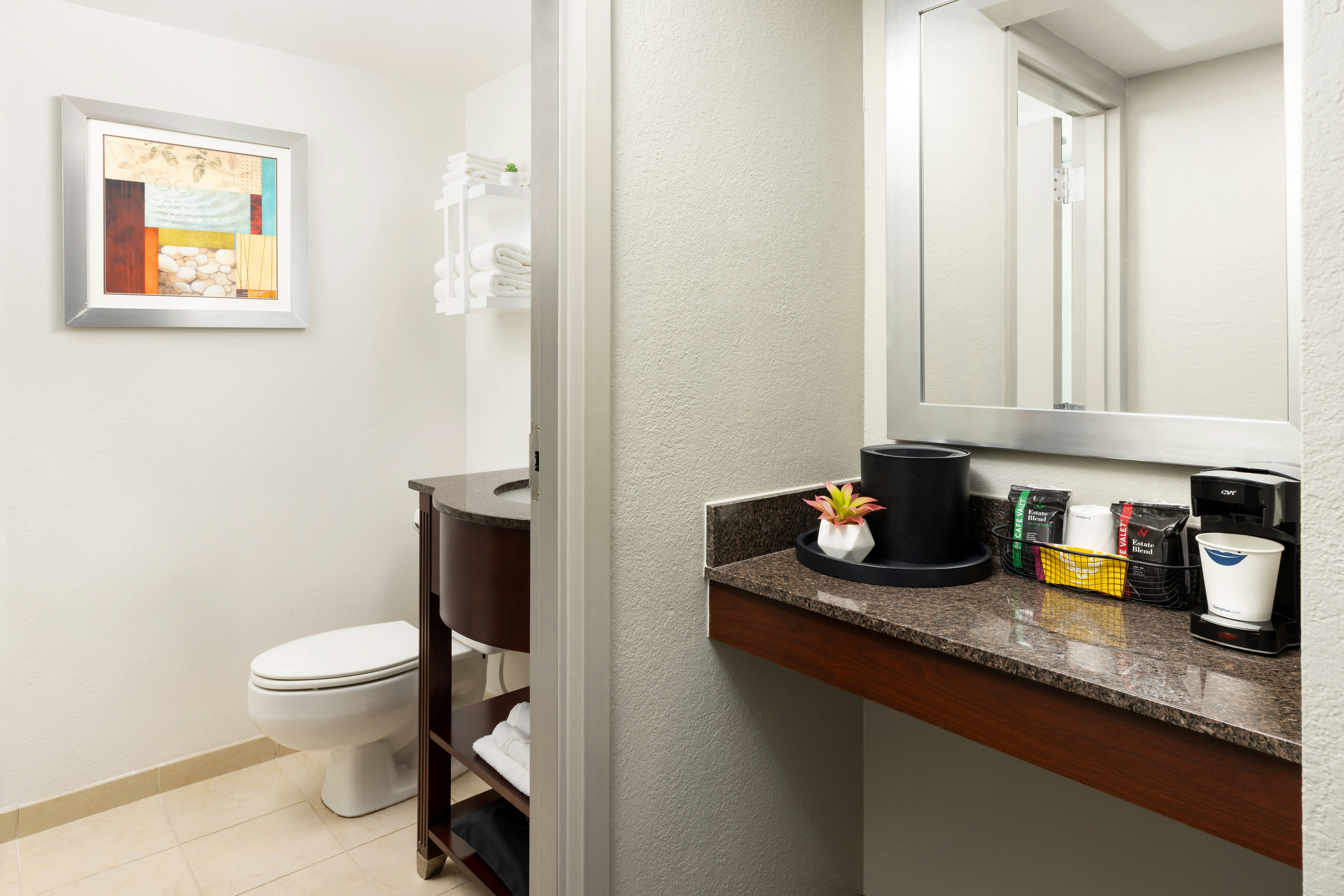ROOM, KING BED, ACCESSIBLE