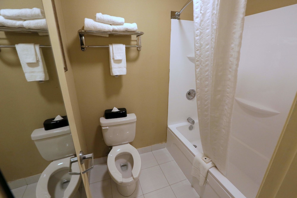 Country Inn & Suites by Radisson, Charlotte I-85 Airport, NC 20/47