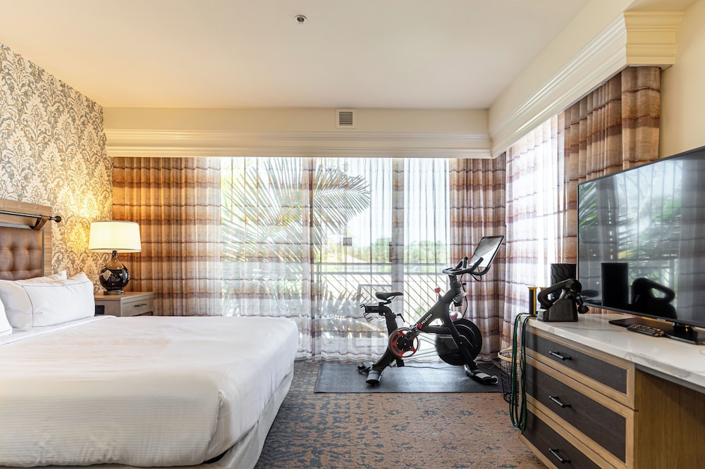ROOM, KING BED, PELOTON