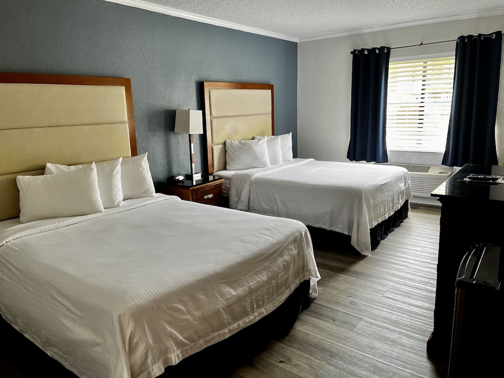 At Home Inn And Suites Pensacola 33/80