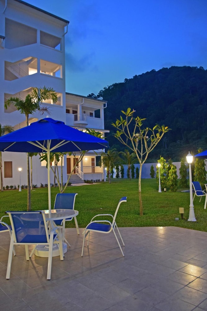 AVI Pangkor Beach Resort 10/38