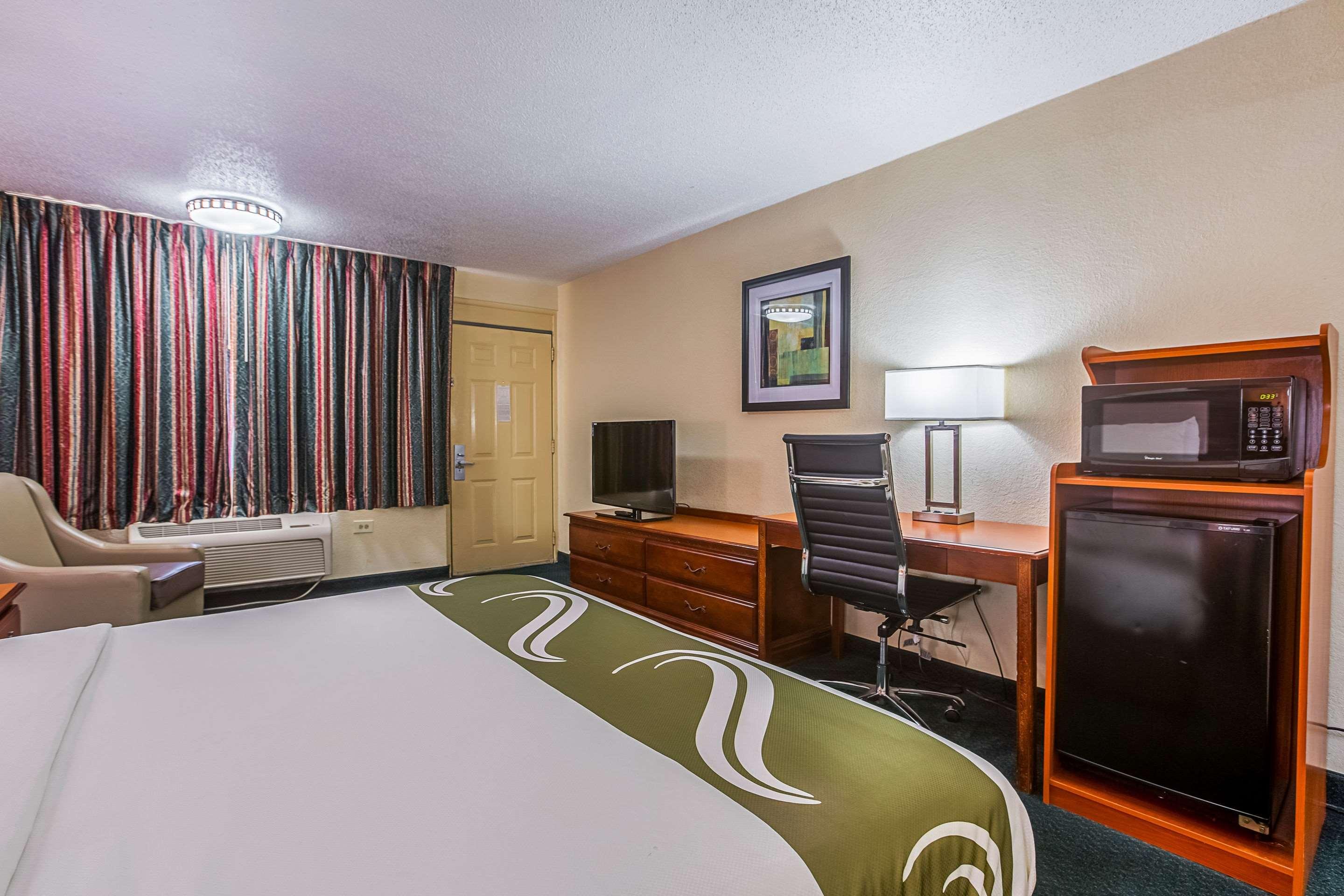 ROOM, KING BED, SMOKING