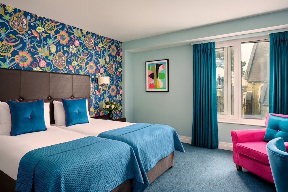 DELUXE, TWIN BEDS