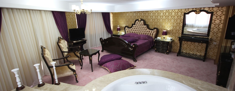 Grand Corner Boutique Hotel 45/45
