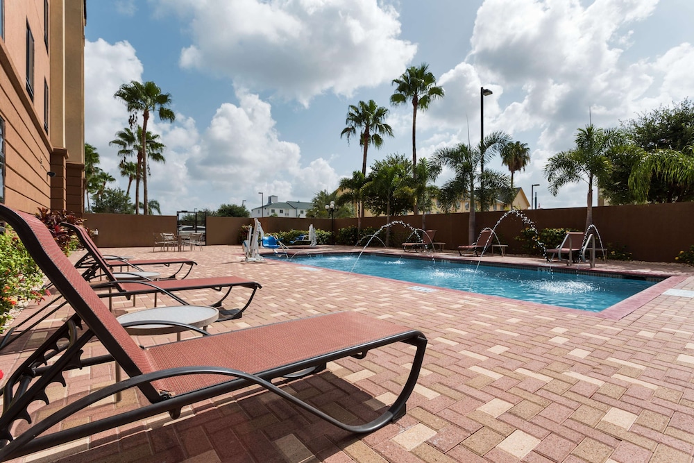 Hampton Inn & Suites Pharr, TX 21/52