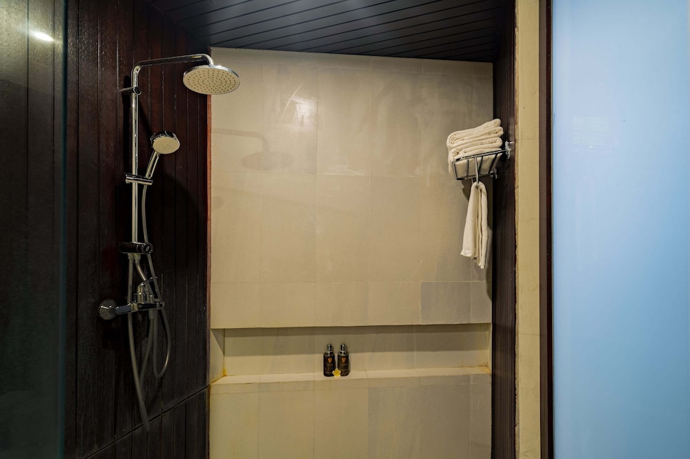 JAPA Suites and Villas 56/91