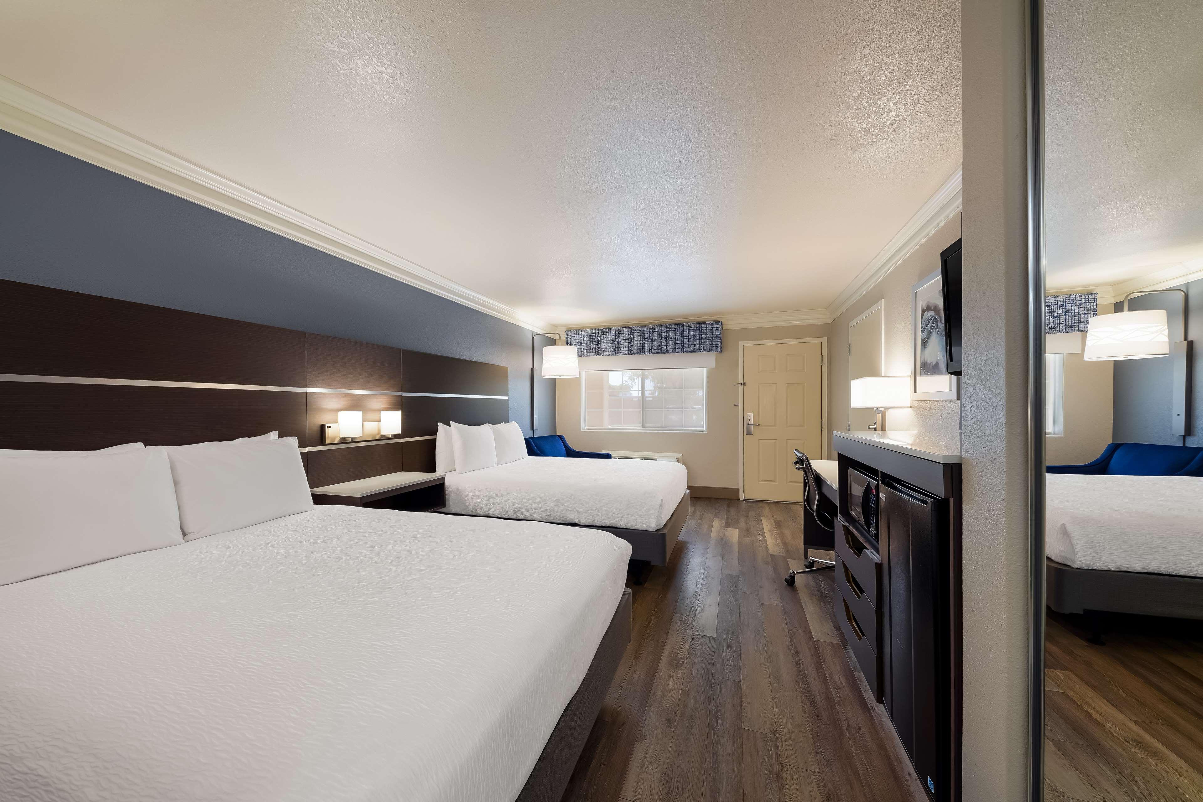 Room, Twin Beds, Accessible