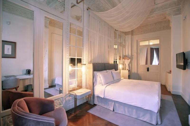 Deluxe, Avenue View