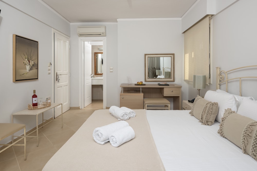 Finikas Beach Hotel 12/50