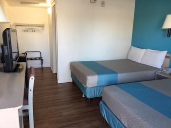 Motel6 Reno, NV - Livestock 24/42