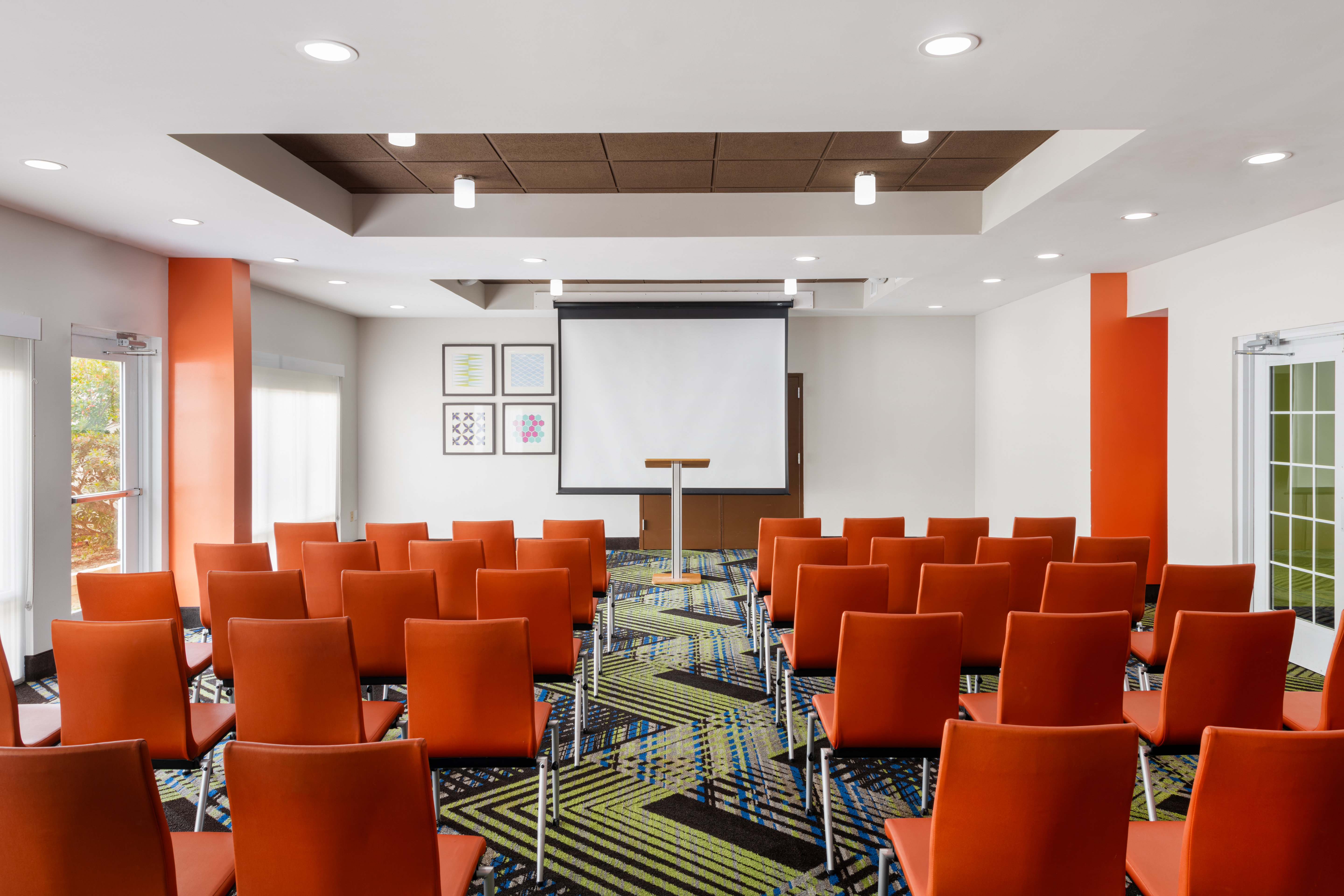 Holiday Inn Express Hotel & Suites Spring Hill 56/69