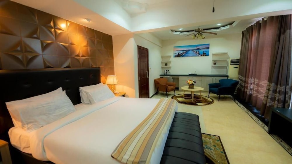 Lantana Hotel 23/46