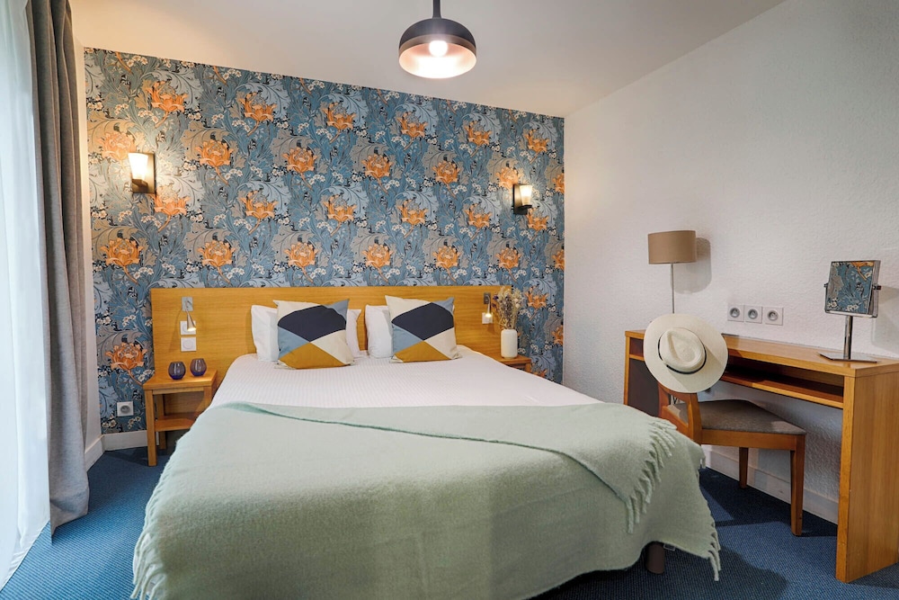 Brit Hotel Le Branhoc 17/62