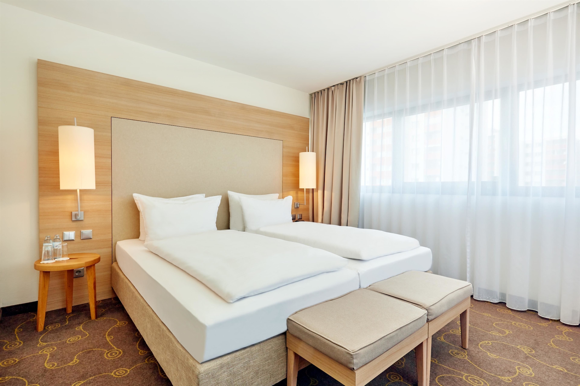 BUSINESS, KING BED