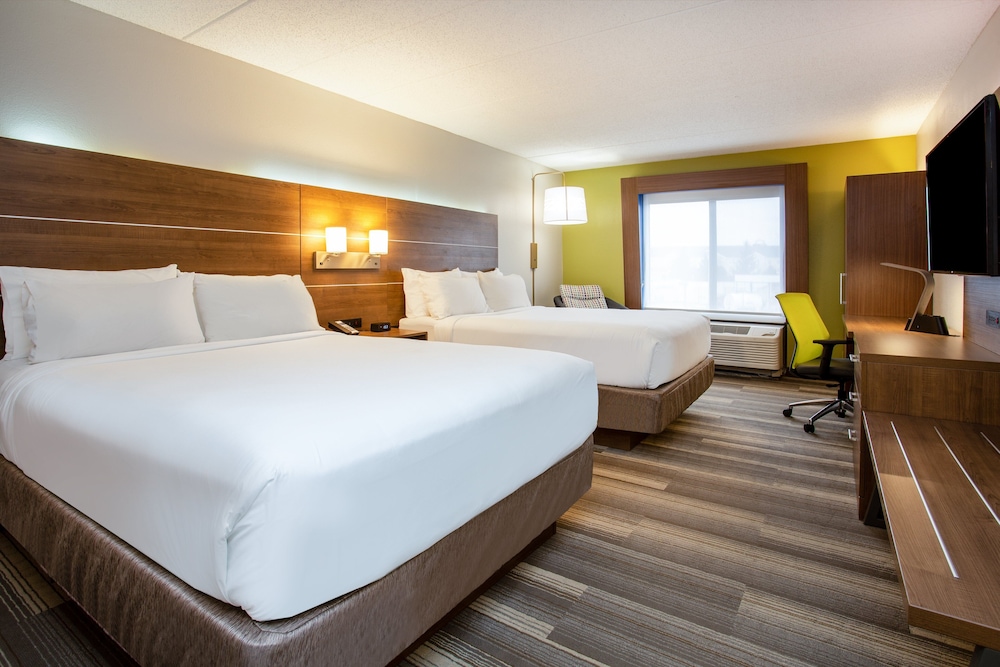 Standard, 2 Queen Beds, Extra Floor Space