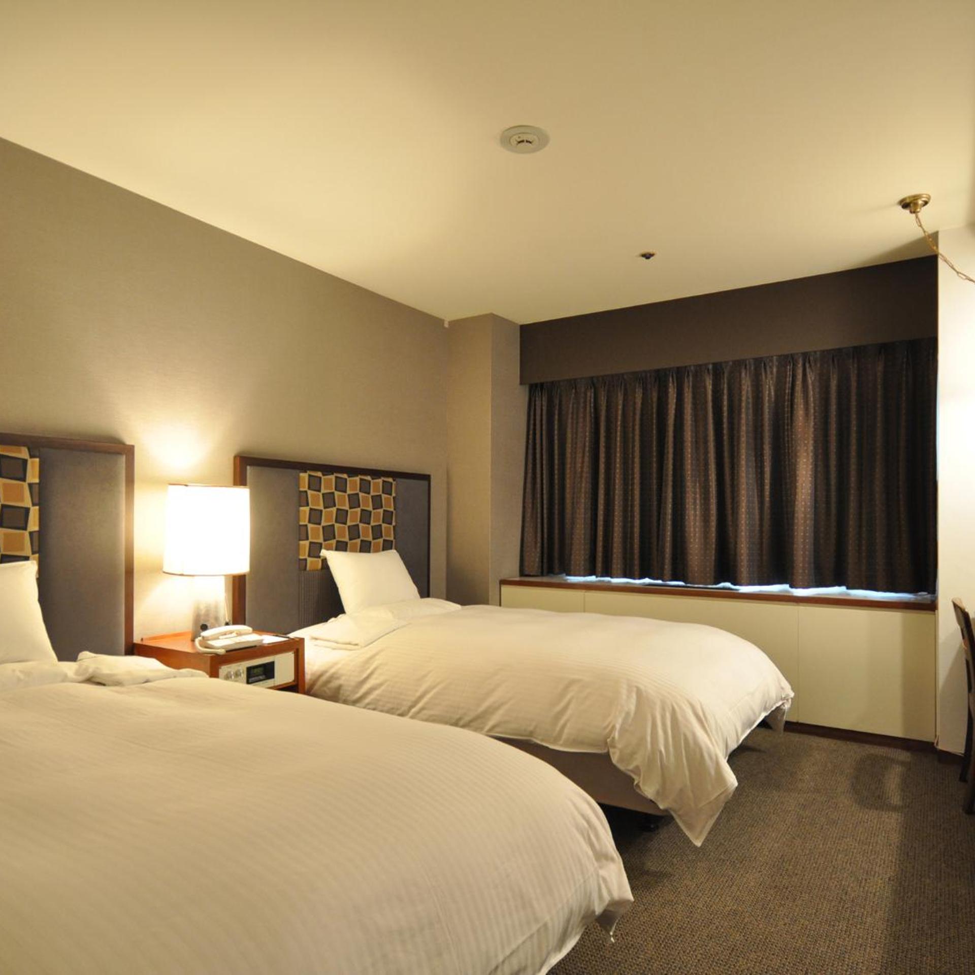 ROOM, TWIN BEDS
