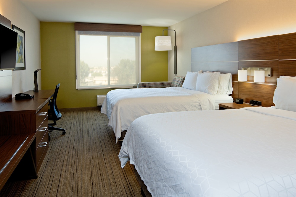 Holiday Inn Express Hotel And Suites Fresno South 20/55