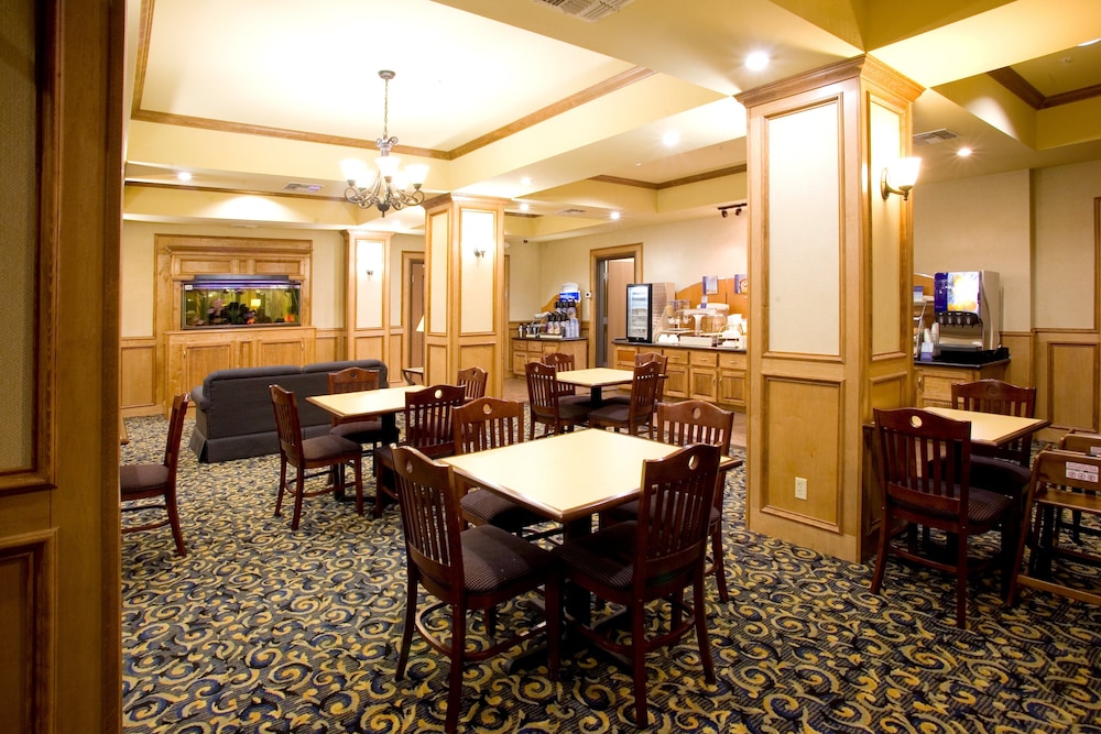 Holiday Inn Express Hotel And Suites Jourdanton Pleasanton 45/58