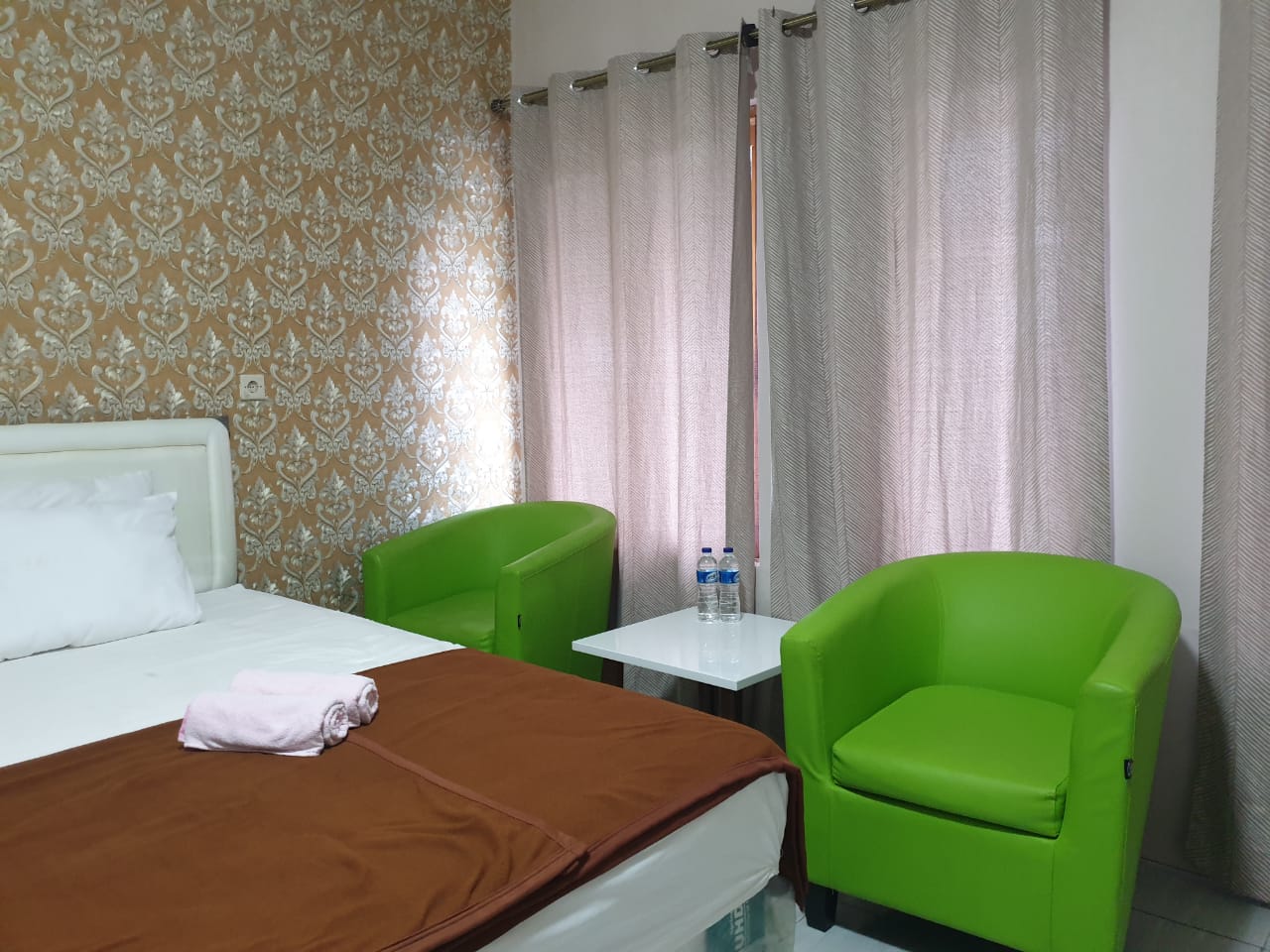 OYO 3040 D pineapple Villa 18/32