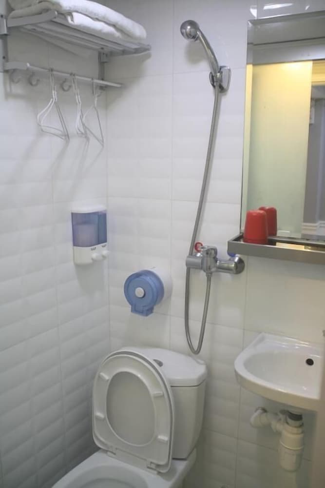 K & B Hostel 58/64
