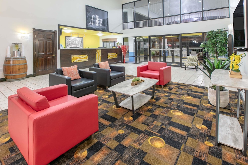Super 8 By Wyndham Ocean Springs Biloxi 31/43