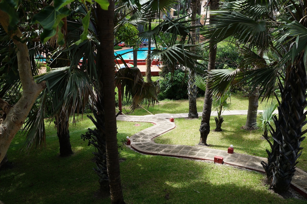 Lemon Creek Hotel Resort 27/32