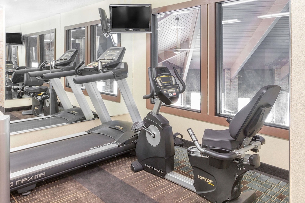 Baymont By Wyndham Port Huron 20/26