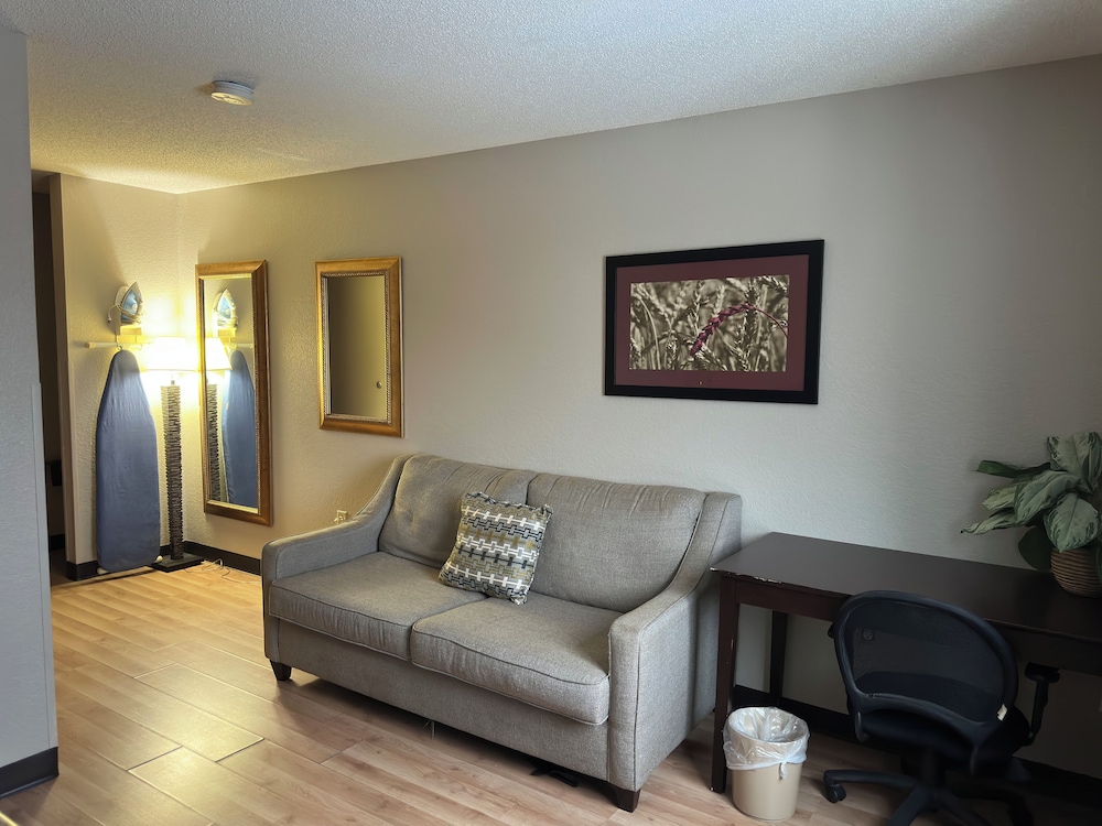 Baymont Inn & Suites by Wyndham Lincoln NE 26/47