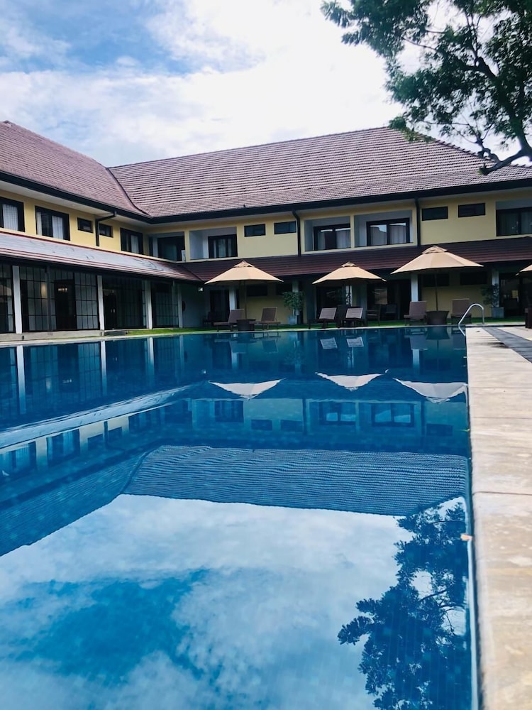 Rajarata Hotels 6/50